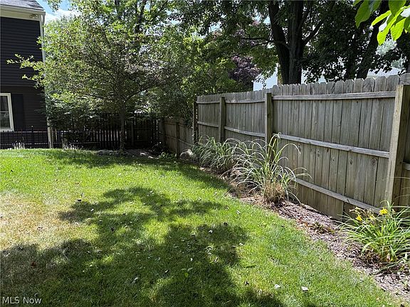 5th image of 2457 Greenhaven Dr