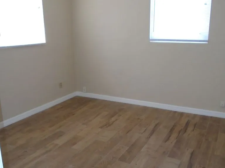 1105 Myrtle Ln — Photo 11