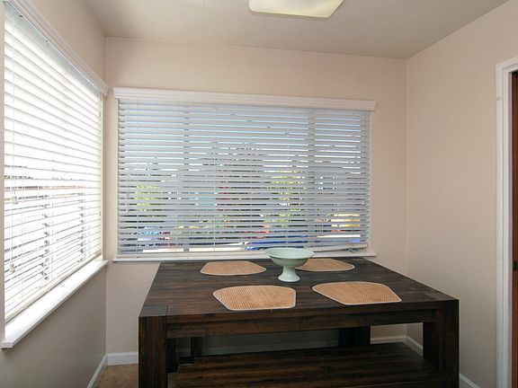 3rd image of 4052 Lincoln Ave
