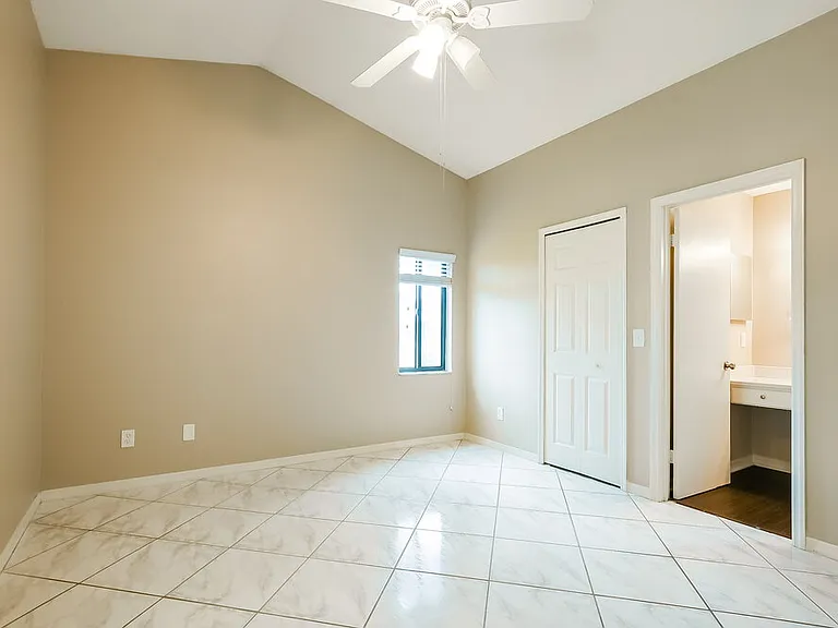 1011 Manigan Ave — Photo 10