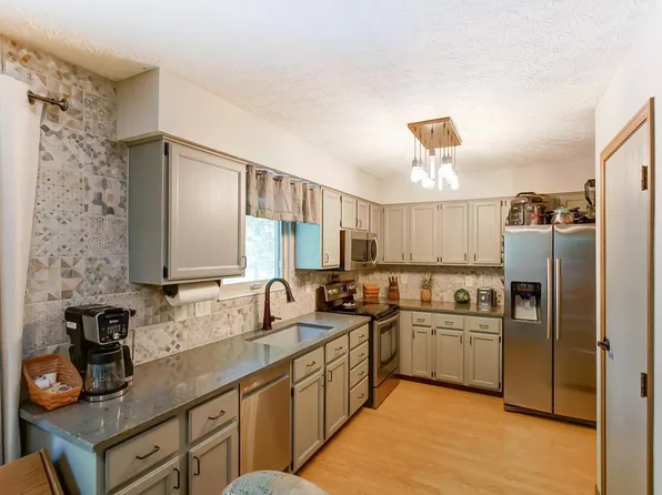 8646 Westpoint Dr, Galloway, OH 43119