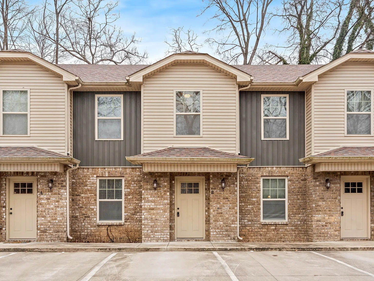 2 bed, 2.5 bath, 1200 sqft, $1,350 — Photo 3