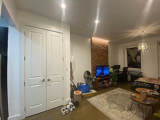 4th image of 821 Hancock St #3C