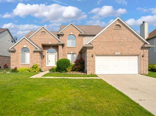 45259 Yorkshire Dr, Macomb, MI 48044