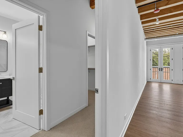 1401 N Western Ave — Photo 35