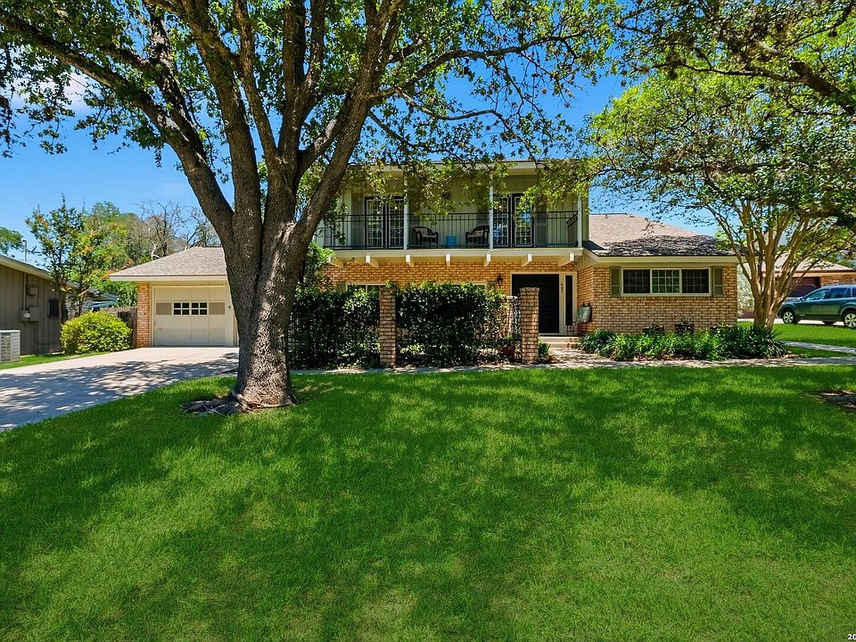 1st image of 407 FANTASIA ST