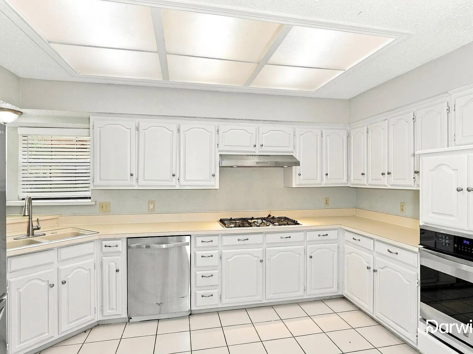 3 bed, 2.0 bath, 1896 sqft, $2,205 — Photo 3