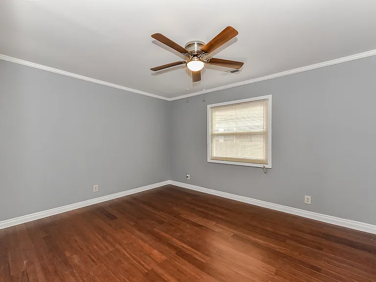 306 Plymouth Ave — Photo 13