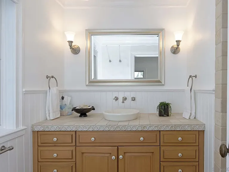 438 Sea Ln — Photo 17