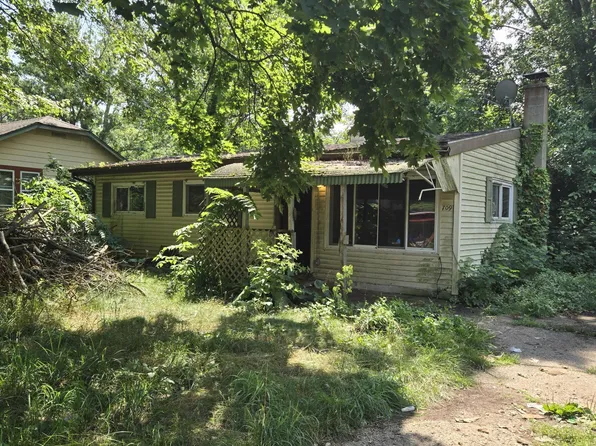 709 11th St, Three Rivers, MI 49093