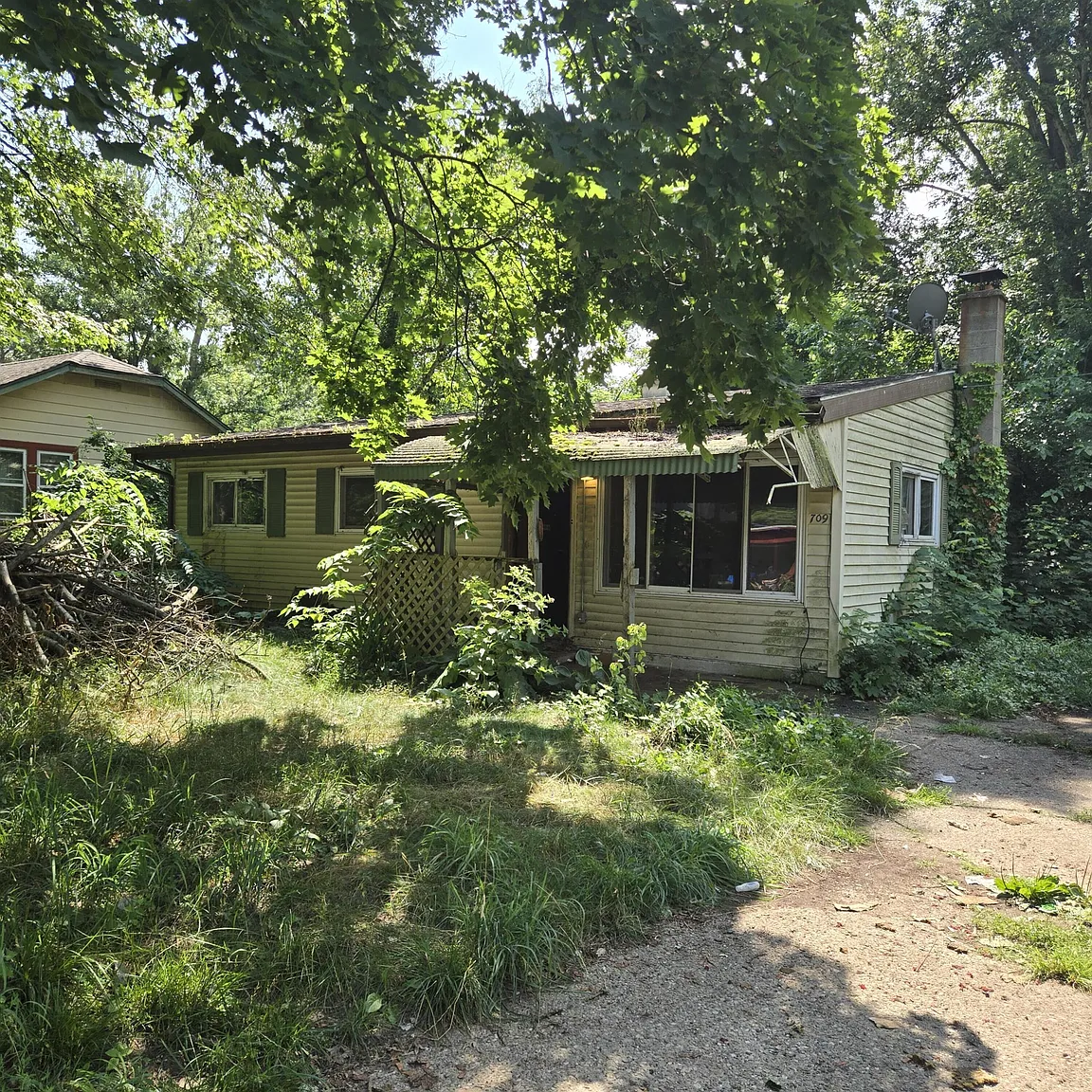 709 11th St photo 1