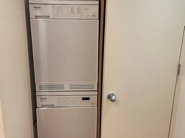 150 East 61st Street image 10 of 14