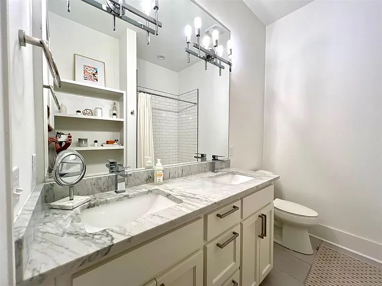 1543 Pine St — Photo 11
