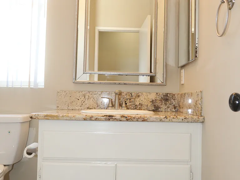45713 Coventry Ct — Photo 9