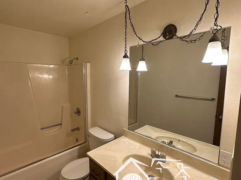 1002-1008 Oxford Drive - 4 — Photo 9