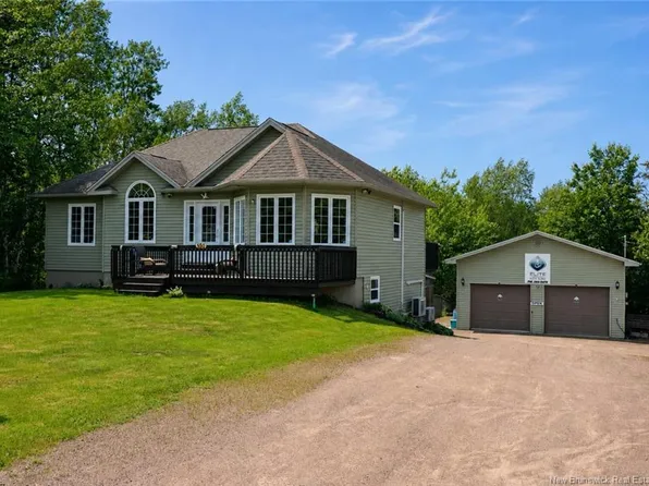 551 Dover Rd, Dieppe, NB E1A 7L8
