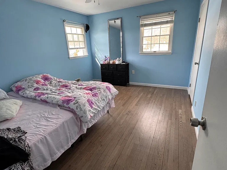422 W Lake Ave — Photo 8