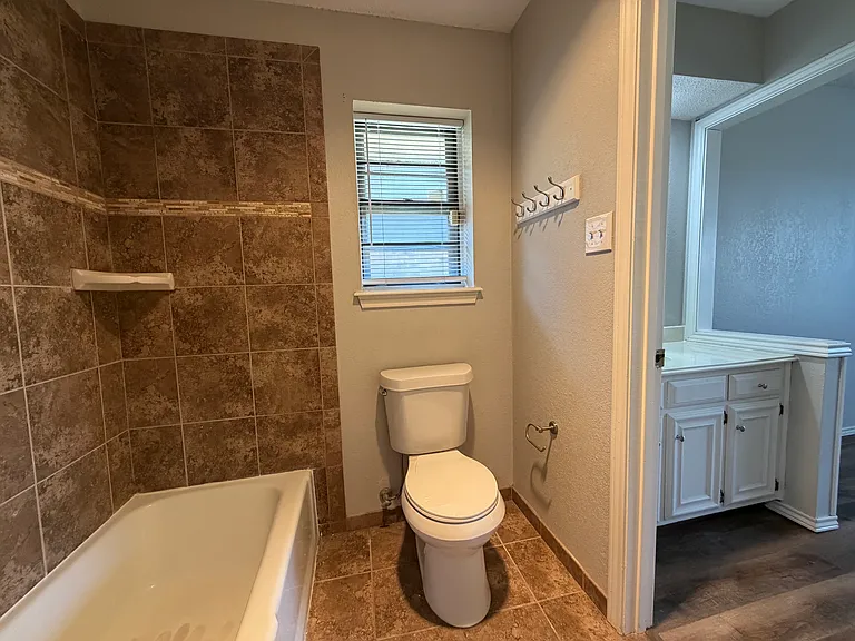 3401 Essex Ave — Photo 25