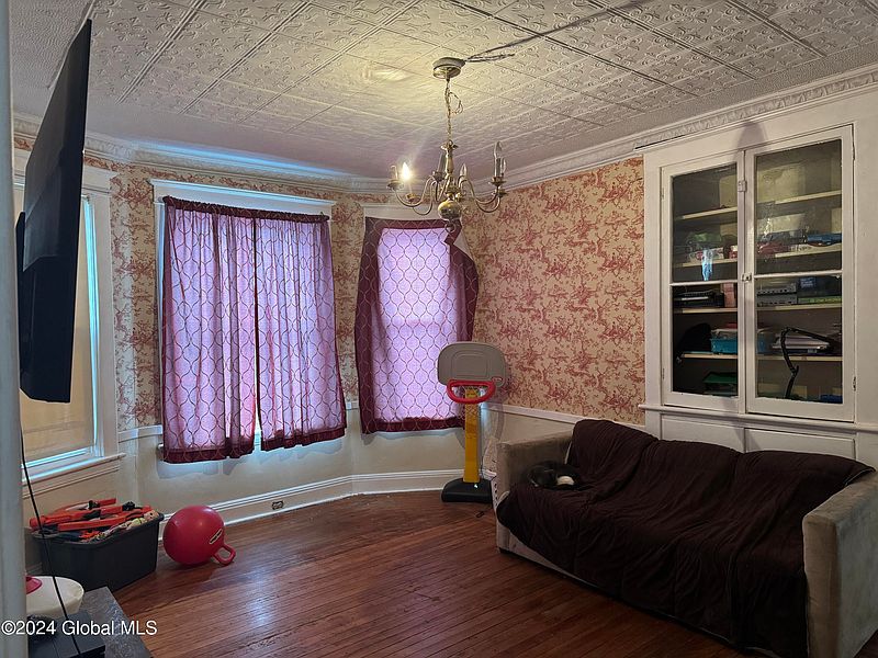 5th image of 1041 Phoenix Avenue