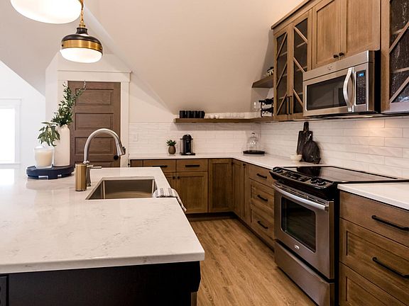 4th image of 122 W Lexington Ave #5