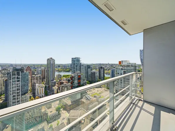 1283 Howe St #3605, Vancouver, BC V6Z 0E3