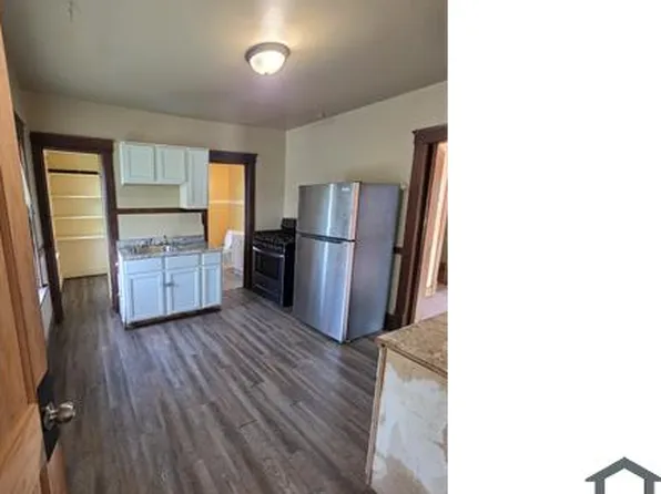 1924 Howe St, Racine, WI 53403
