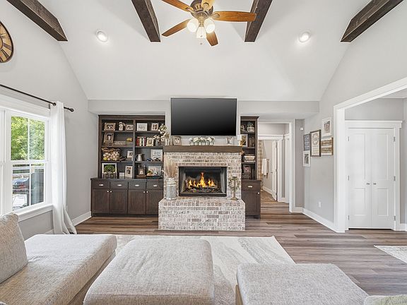 5th image of 311 Pecan Hollow Cir
