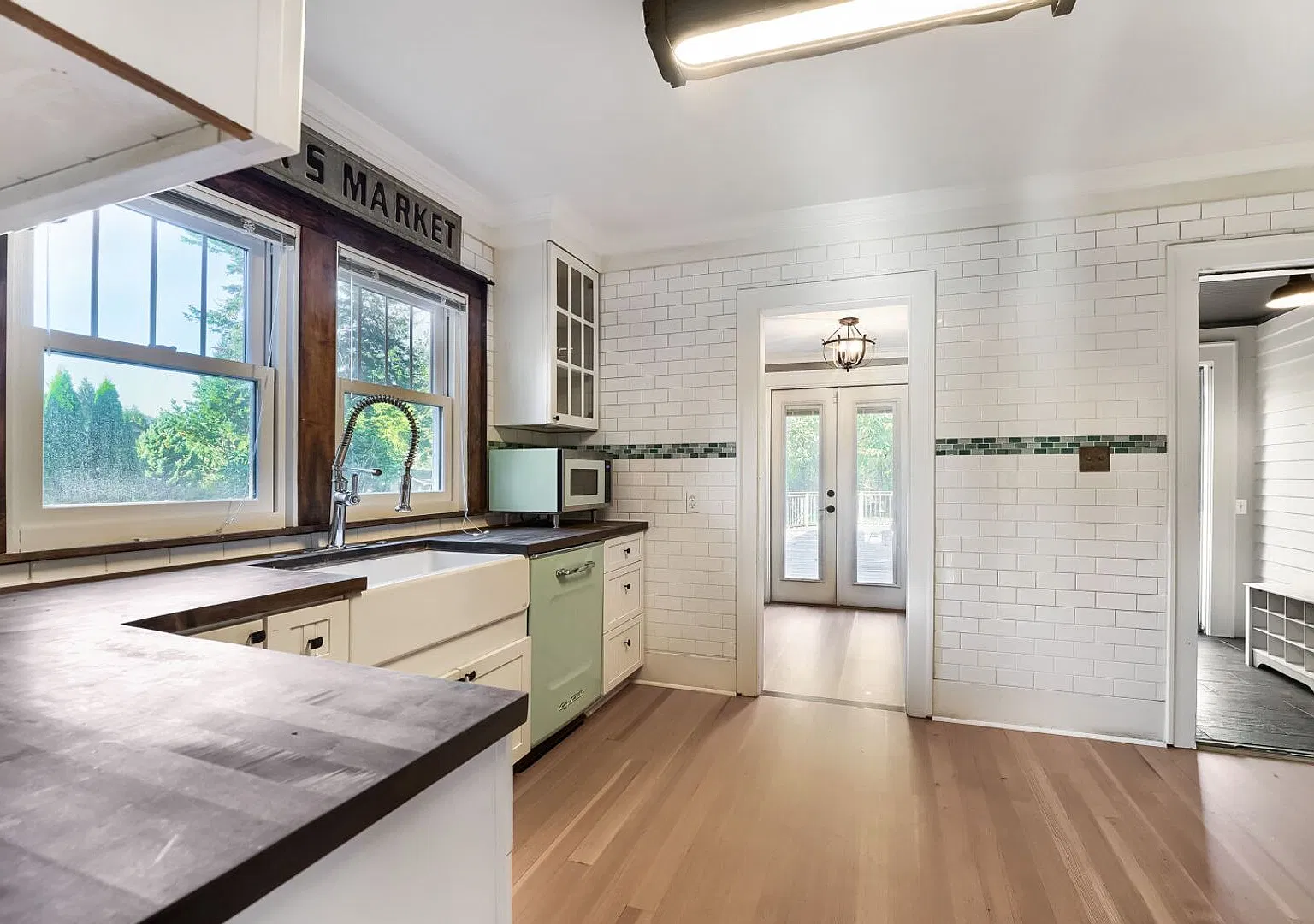 Beautiful 4bed/2bath Home in Historic Downtown Snoqualmie! — Photo 3