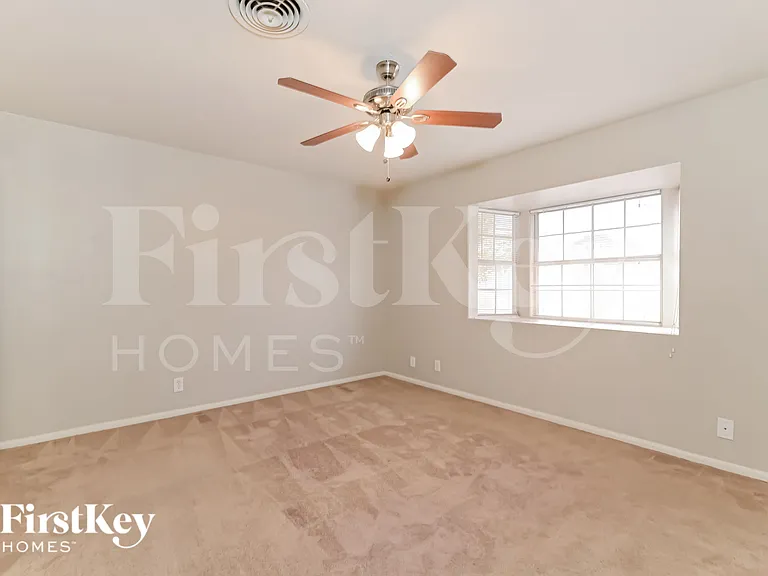 518 E Fairway Rd — Photo 9