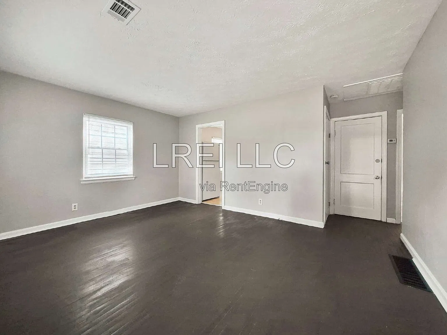 2 bed, 1.0 bath, 700 sqft, $1,025 — Photo 2
