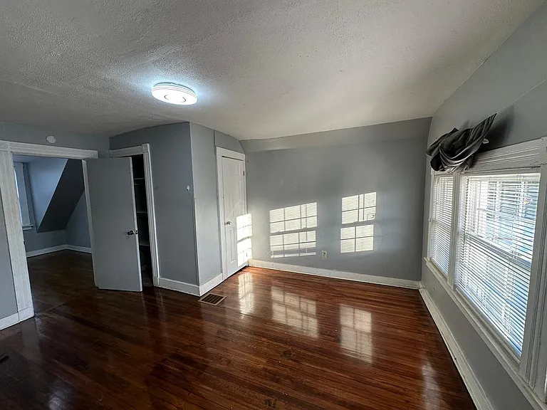 541 Orchard St — Photo 11