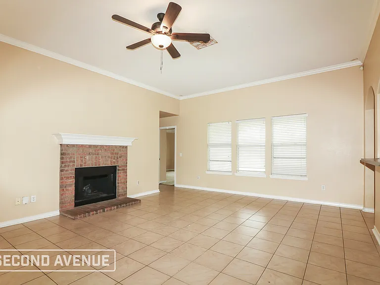 5945 Sutherland Dr — Photo 6