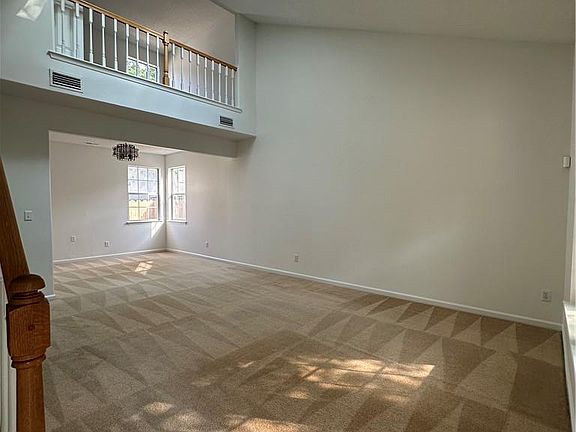 3rd image of 208 Oak Grove Run