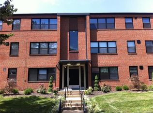 7553 Buckingham Dr APT 3B, Clayton, MO 63105