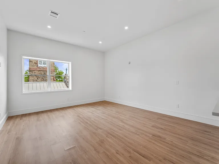 The North Court Apartments — Photo 13