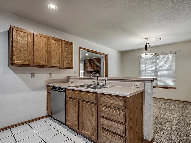 304 Eccell Ct — Photo 7