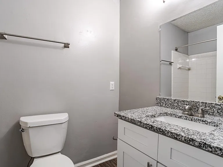 Riverwind Apartment Homes — Photo 11