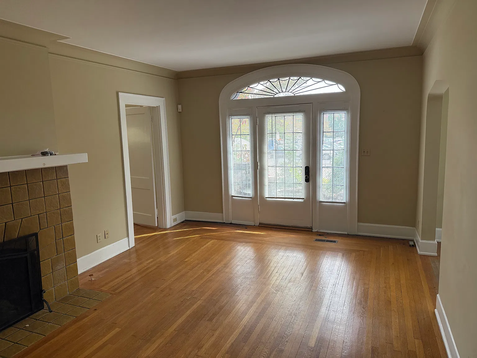 1 bed, 900 sqft, $1,500 — Photo 3