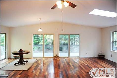 4th image of 16 Hillcrest Dr