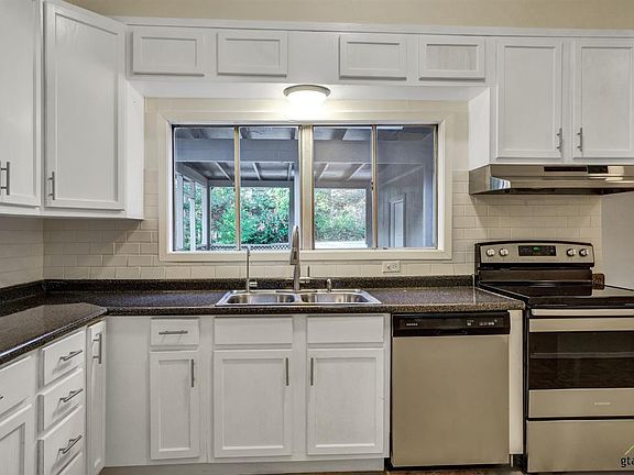 4th image of 2428 Malabar Dr