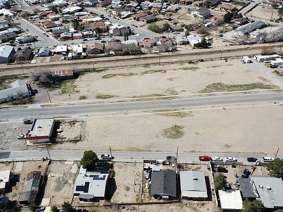 4th image of 217 N Zaragoza Rd