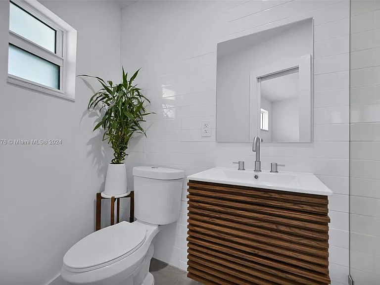 7531 Miami View Dr — Photo 14