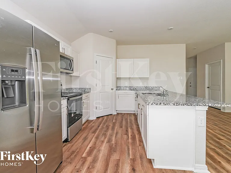 17644 Cedar Crest Dr — Photo 6