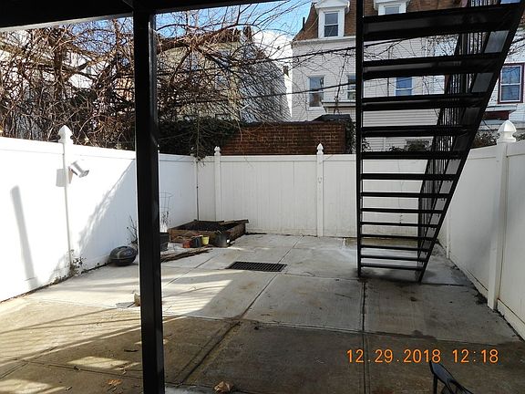 5th image of 1070 Jefferson Ave #1
