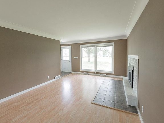 4th image of 401 Heritage Dr