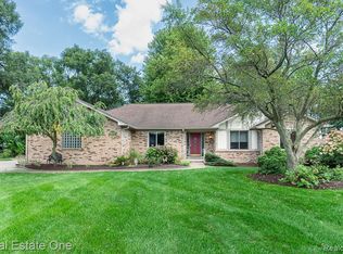 46974 Kramer Dr, Shelby Township, MI 48315