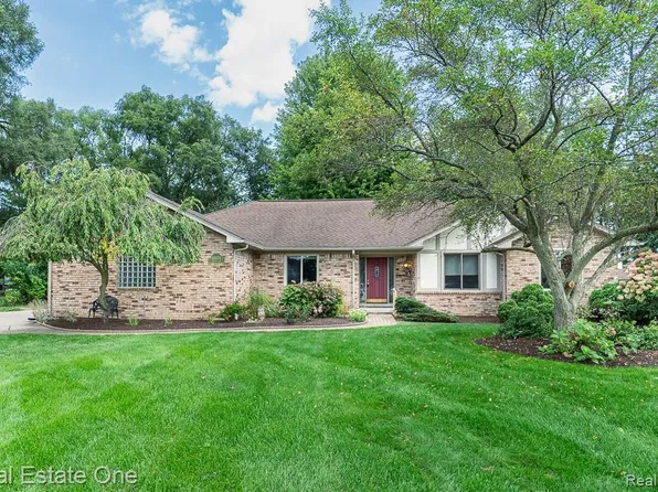 46974 Kramer Dr, Shelby Township, MI 48315