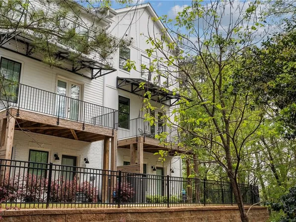 2004 Oak Ln NW, Atlanta, GA 30318