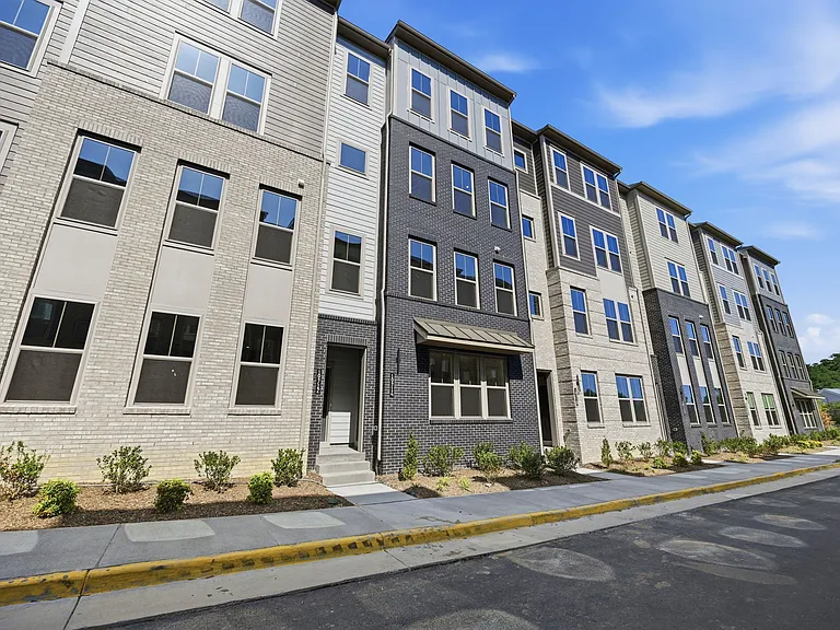 19714 Misty Moss Sq — Photo 1