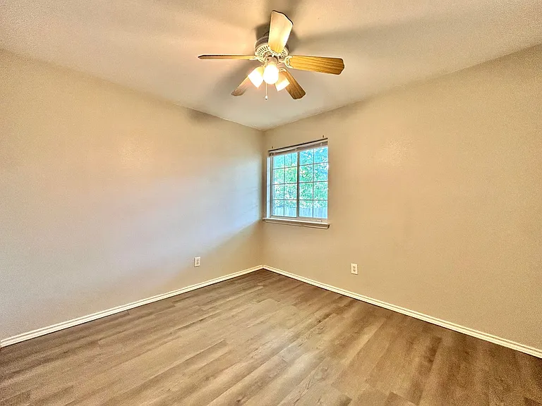 404 Mesquite Cir — Photo 22